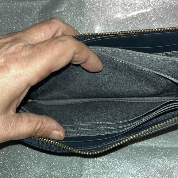 KATHERINE HAMNETT LEATHER ZIPPY WALLET! - Picture 6 of 9